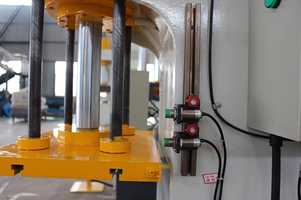 40吨带导向柱T型槽单柱液压机 40T单臂油压机